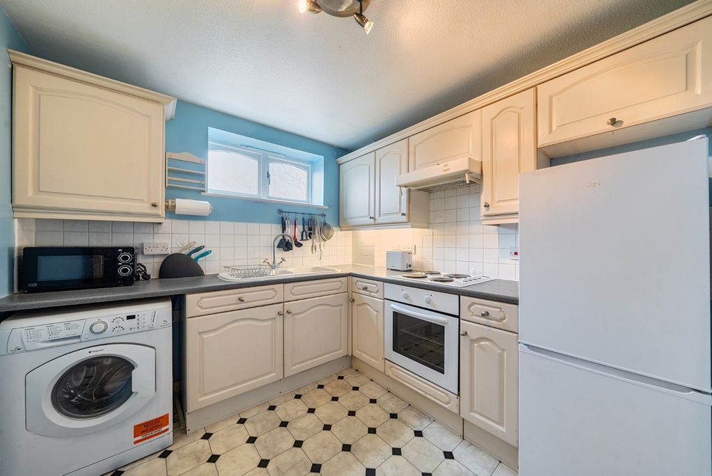 Property photo 3 of 9 Picture No. 14