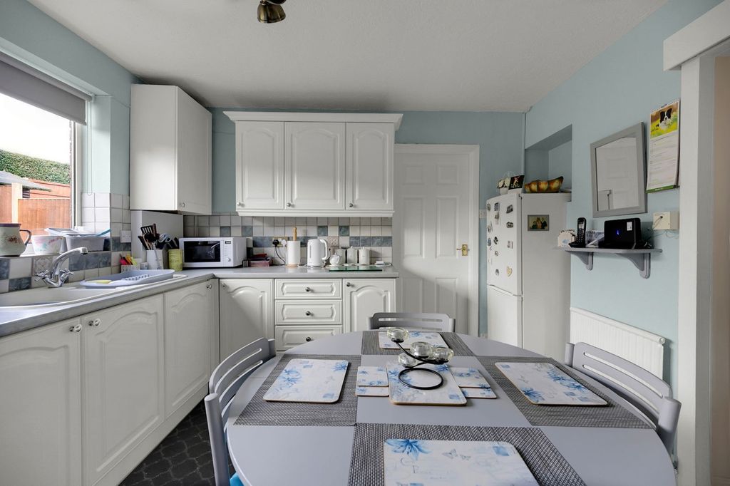 Property photo 3 of 24