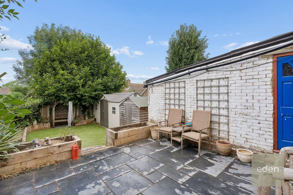 Property photo 2 of 17