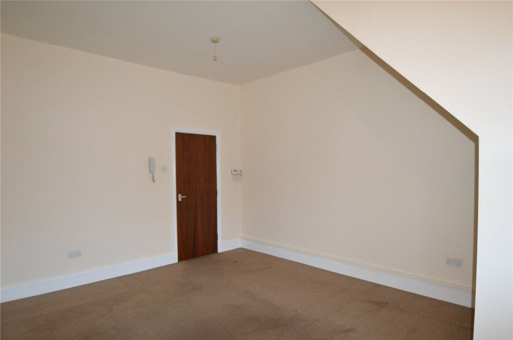 Property photo 3 of 5 Picture No. 05