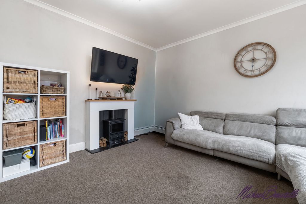 Property photo 3 of 19