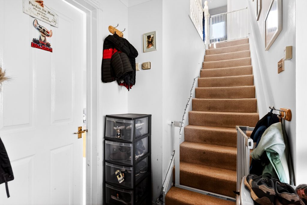 Property photo 3 of 20