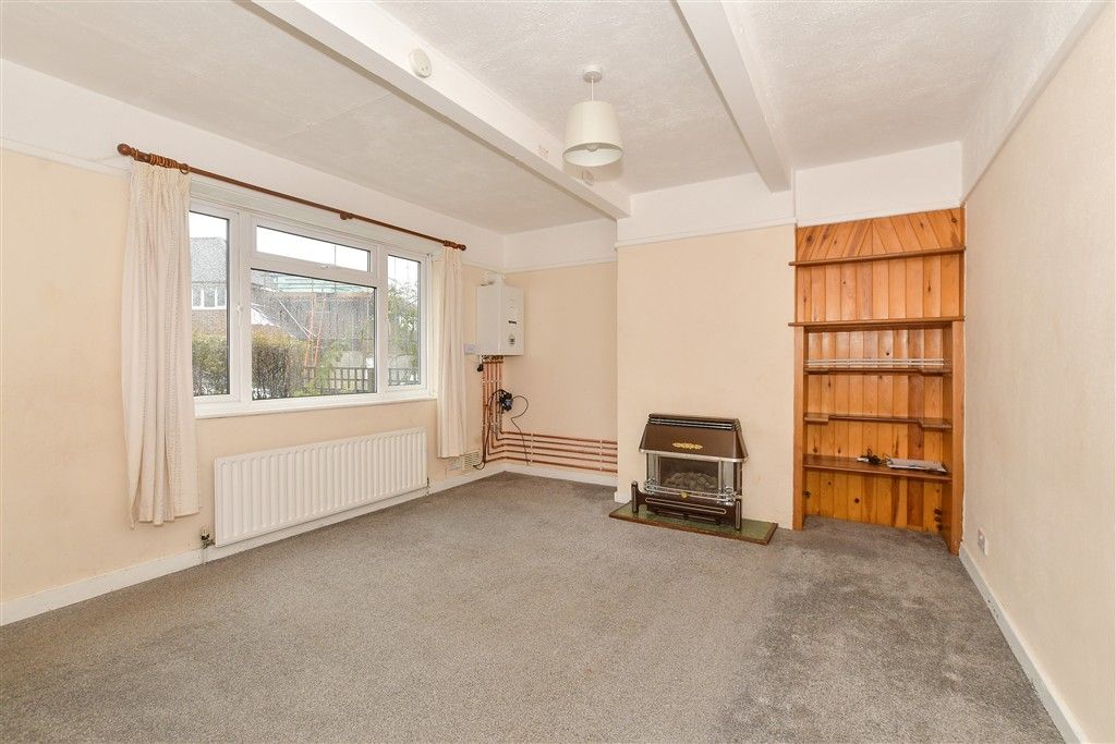 Property photo 3 of 8 Lounge