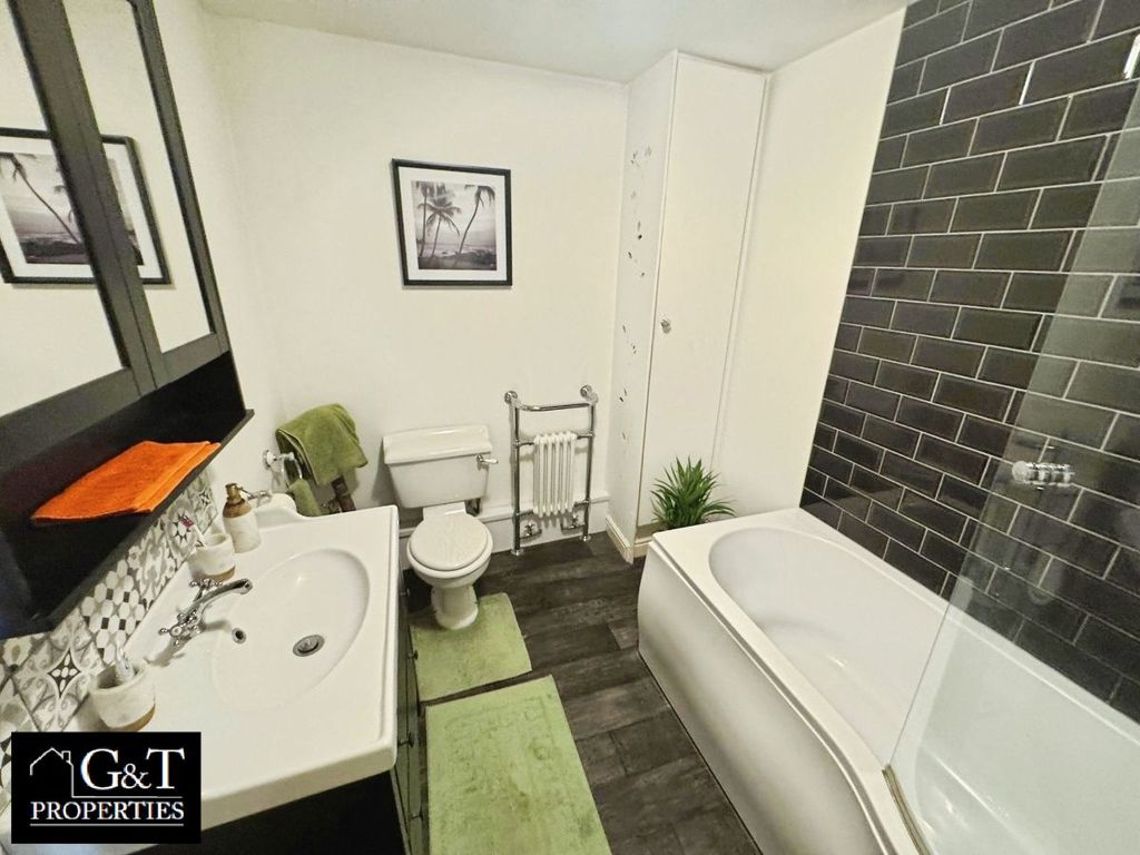 Property photo 1 of 22 Family Bathroom