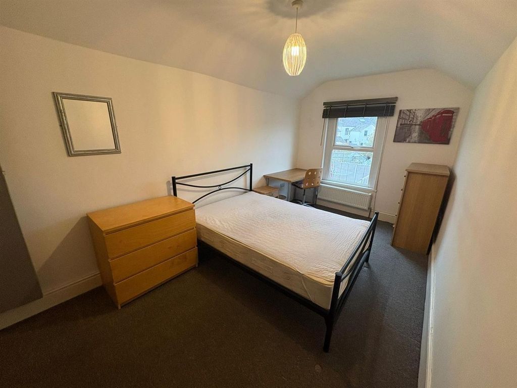 Property photo 1 of 10 Room 4 New 1.Jpg