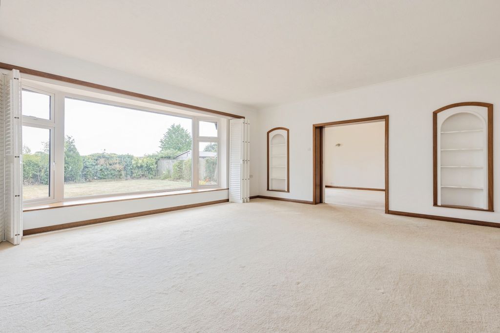 Property photo 2 of 23