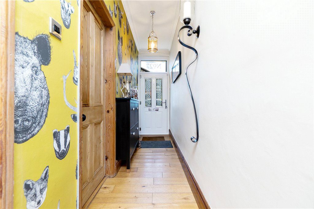 Property photo 3 of 18 Entrance Hall