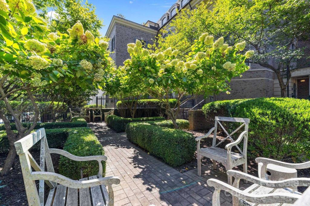 Property photo 3 of 44 <Alttext/>