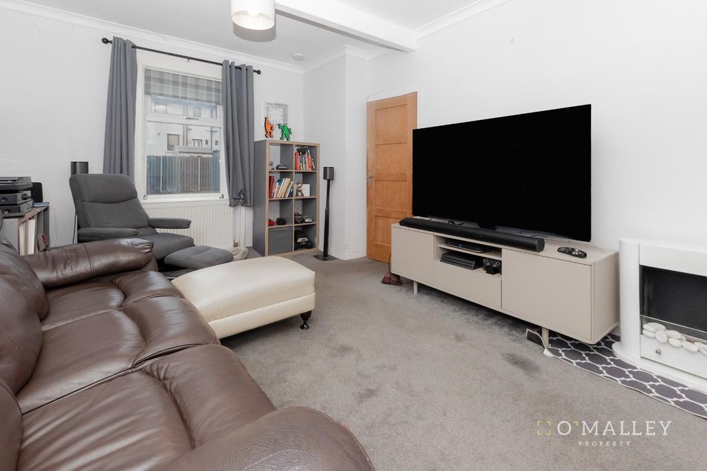 Property photo 2 of 10 Lounge