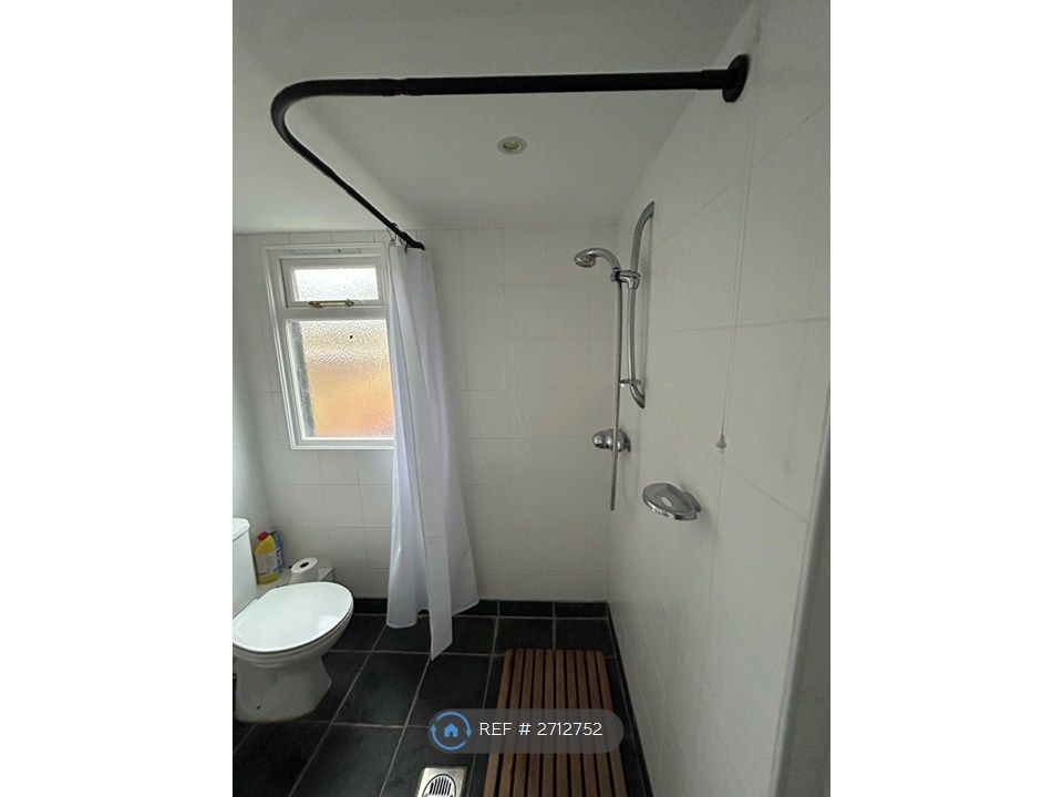 Property photo 3 of 7 Bathroom