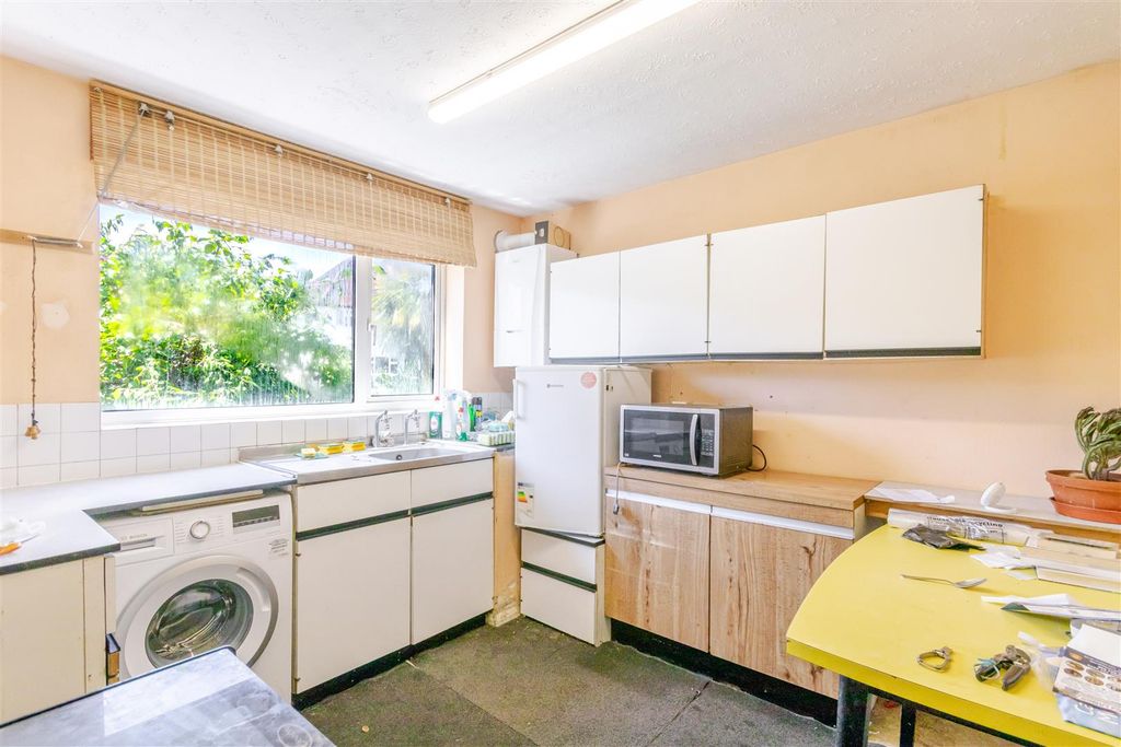 Property photo 3 of 19 Kitchen 1.Jpg