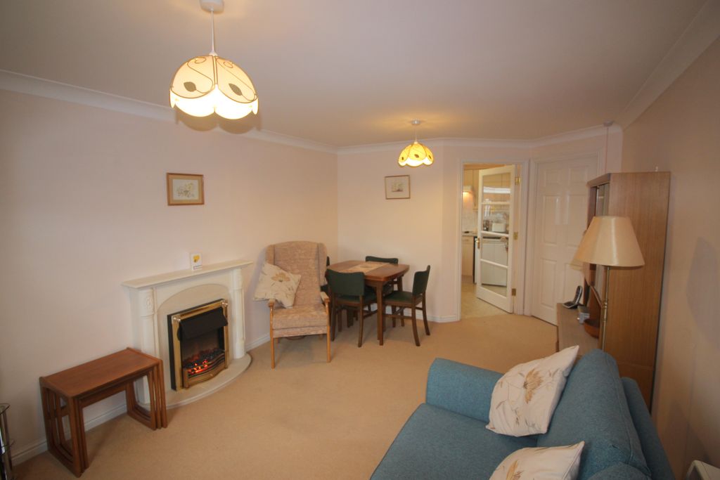 Property photo 2 of 8 Lounge