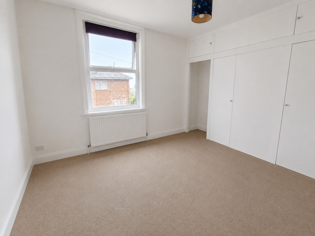 Property photo 3 of 6 Bed 1