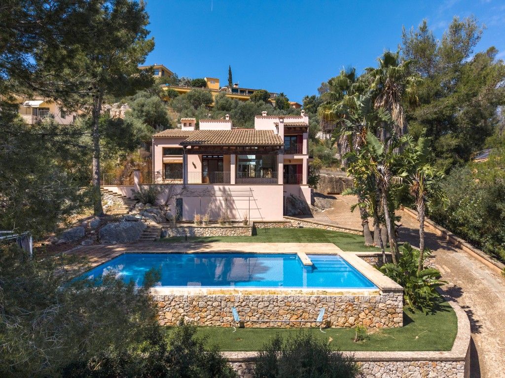 Property photo 1 of 20 Swimming Pool (1)
