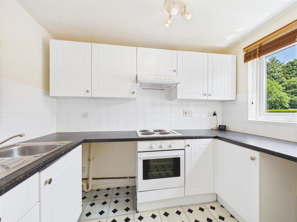 Property photo 2 of 7 Kitchen