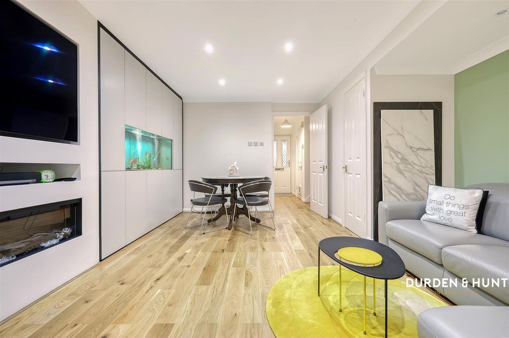 Property photo 3 of 19 Smarts Lane