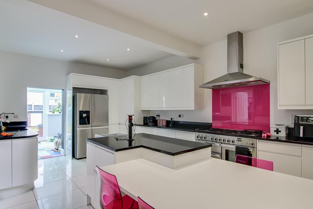 Property photo 2 of 30 Kitchen/Diner