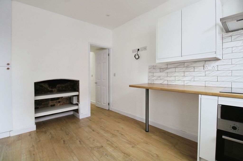 Property photo 2 of 8 Living Space