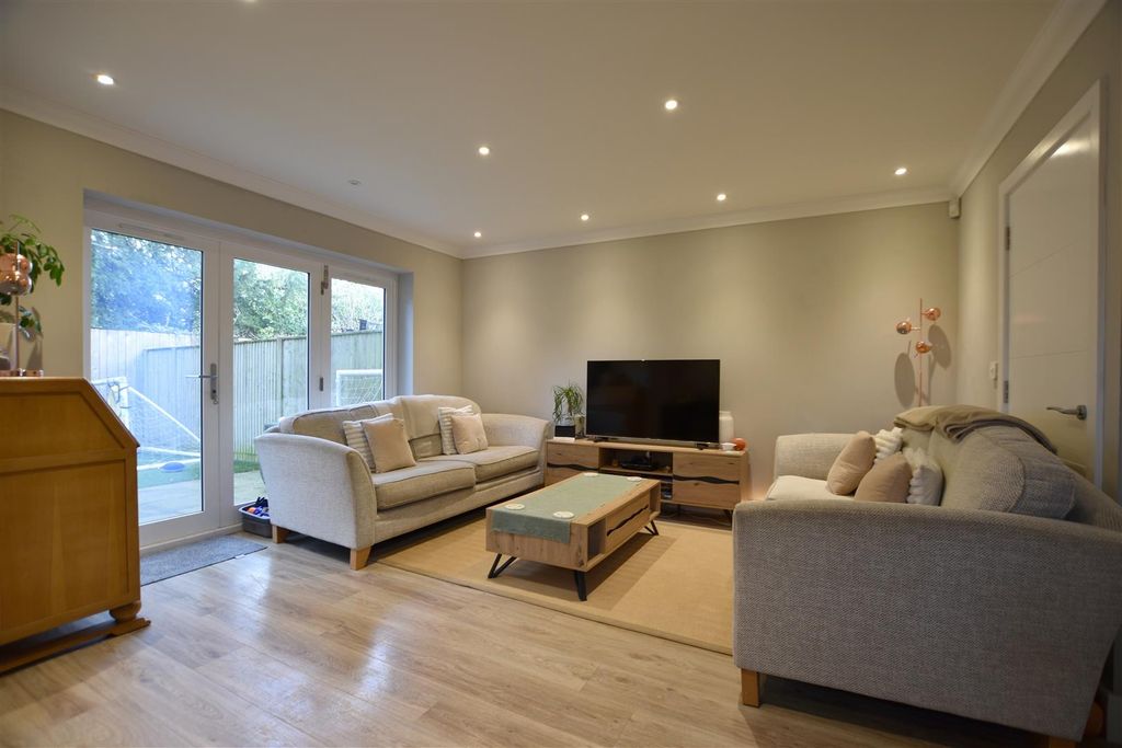 Property photo 2 of 15 Lounge.Jpg