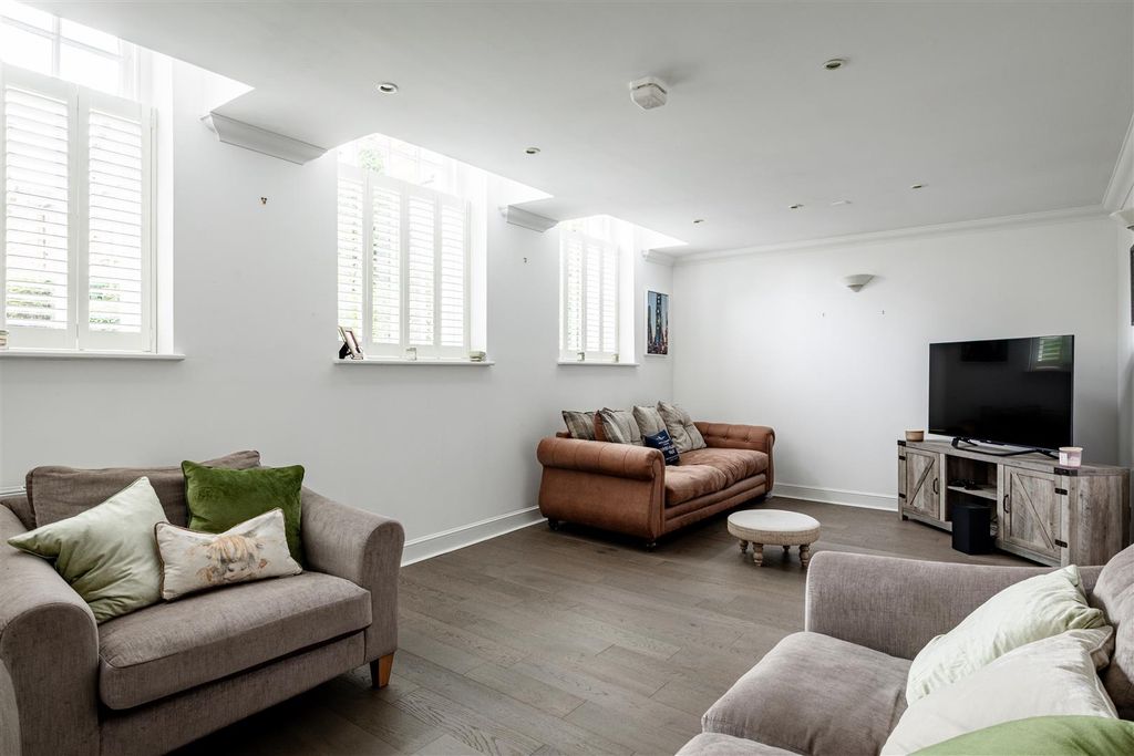 Property photo 2 of 16 3 Assisi Court-1.Jpg