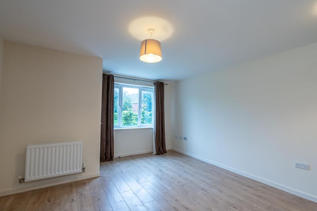 Property photo 3 of 10 Lounge Area.Jpg