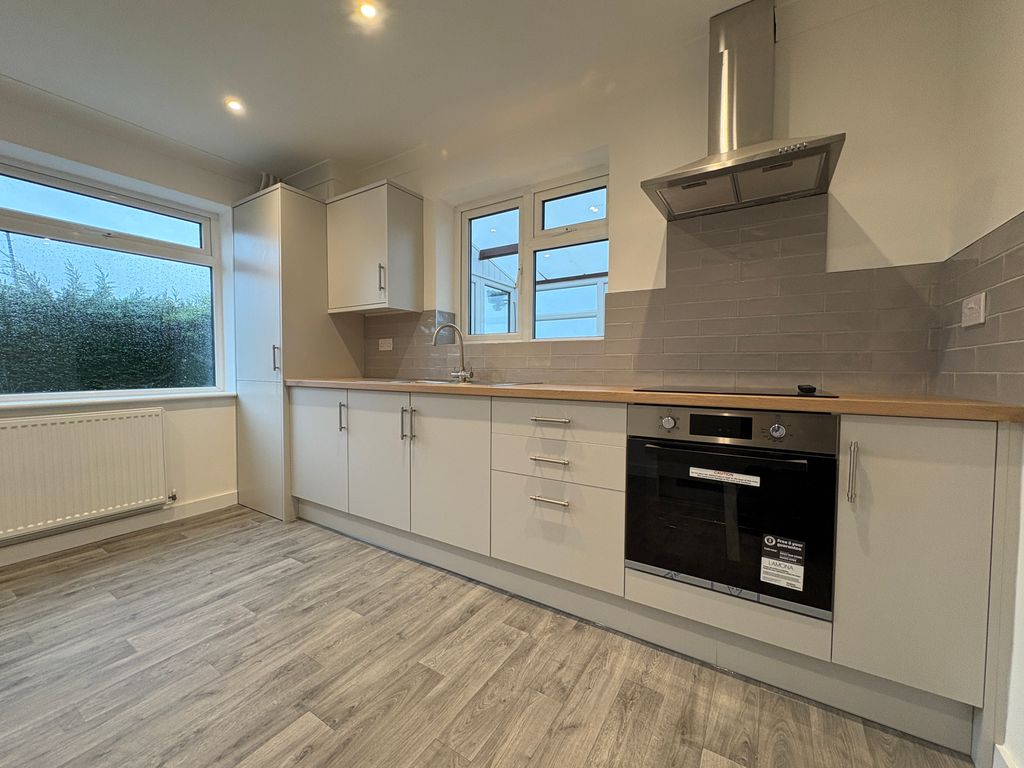 Property photo 1 of 11 Kitchen