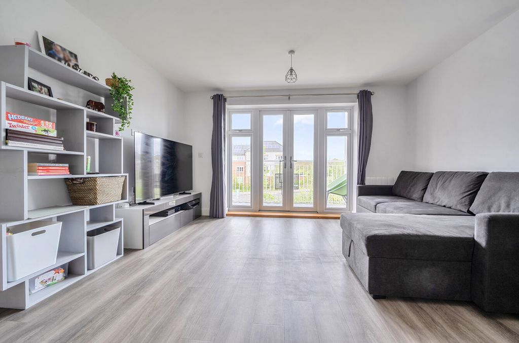 Property photo 3 of 12 1439317-15-69Deb6...