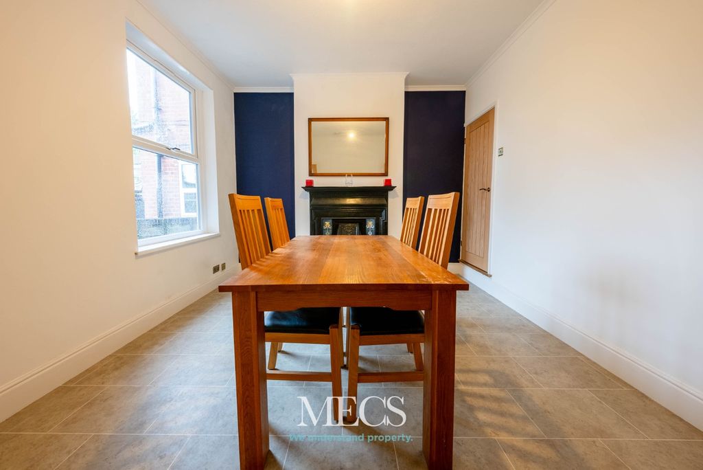 Property photo 3 of 11 4526713