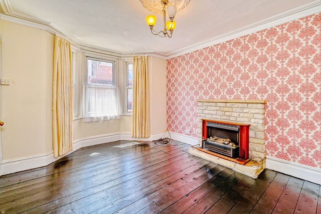 Property photo 2 of 19
