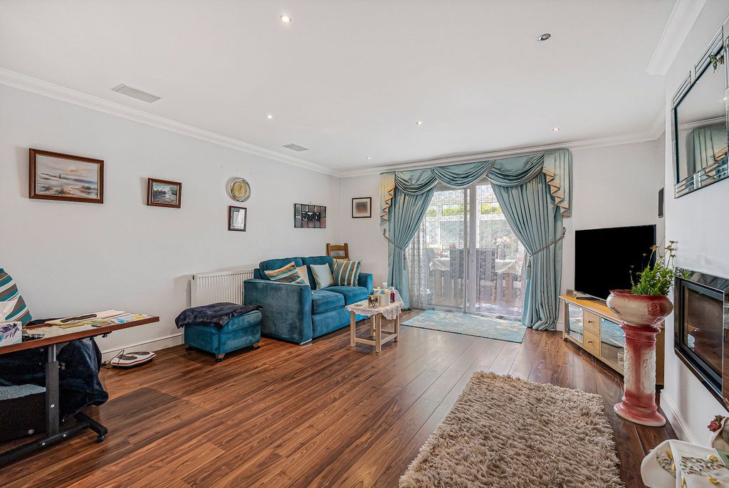 Property photo 3 of 19 Photograph 10