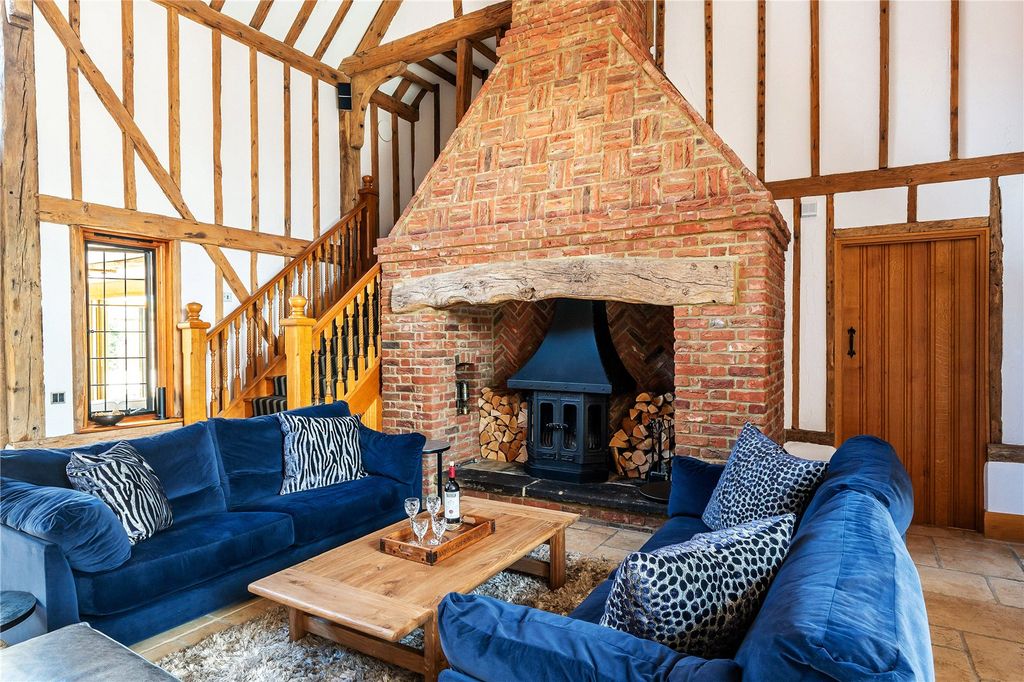 Property photo 3 of 31 Barn Lounge