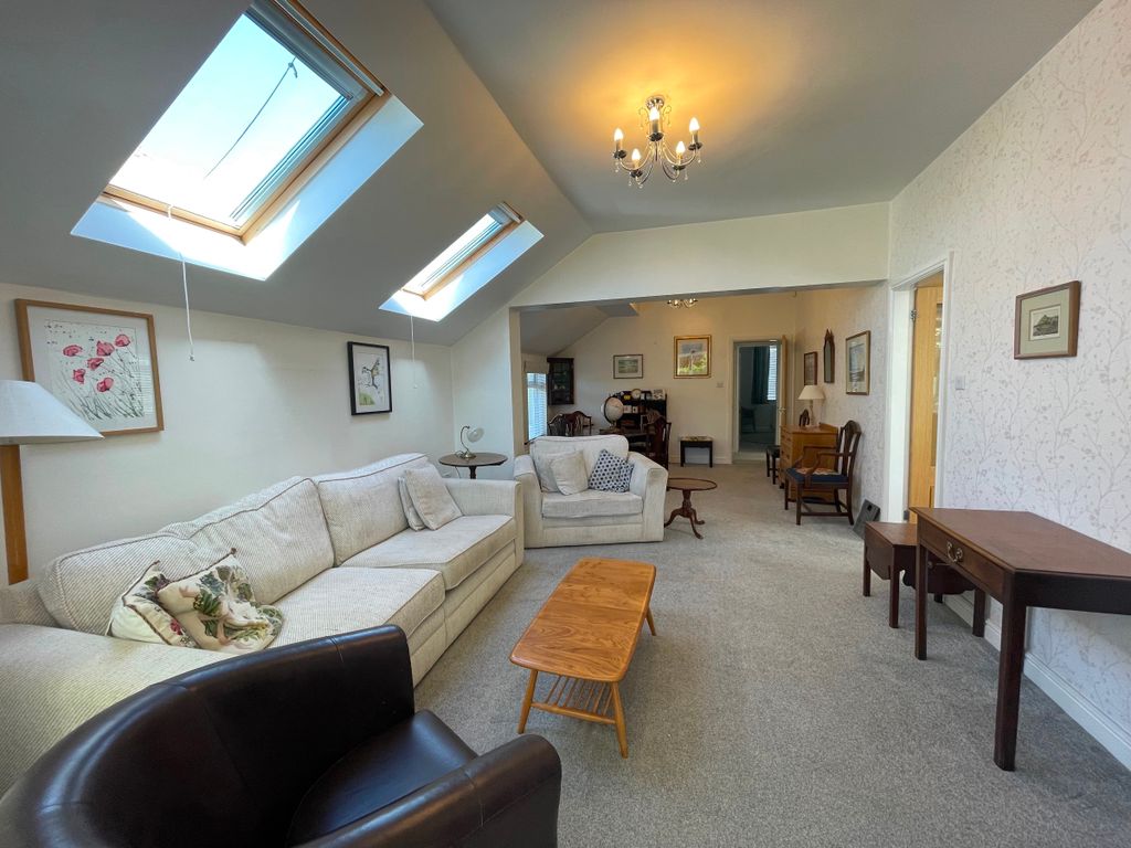 Property photo 3 of 28