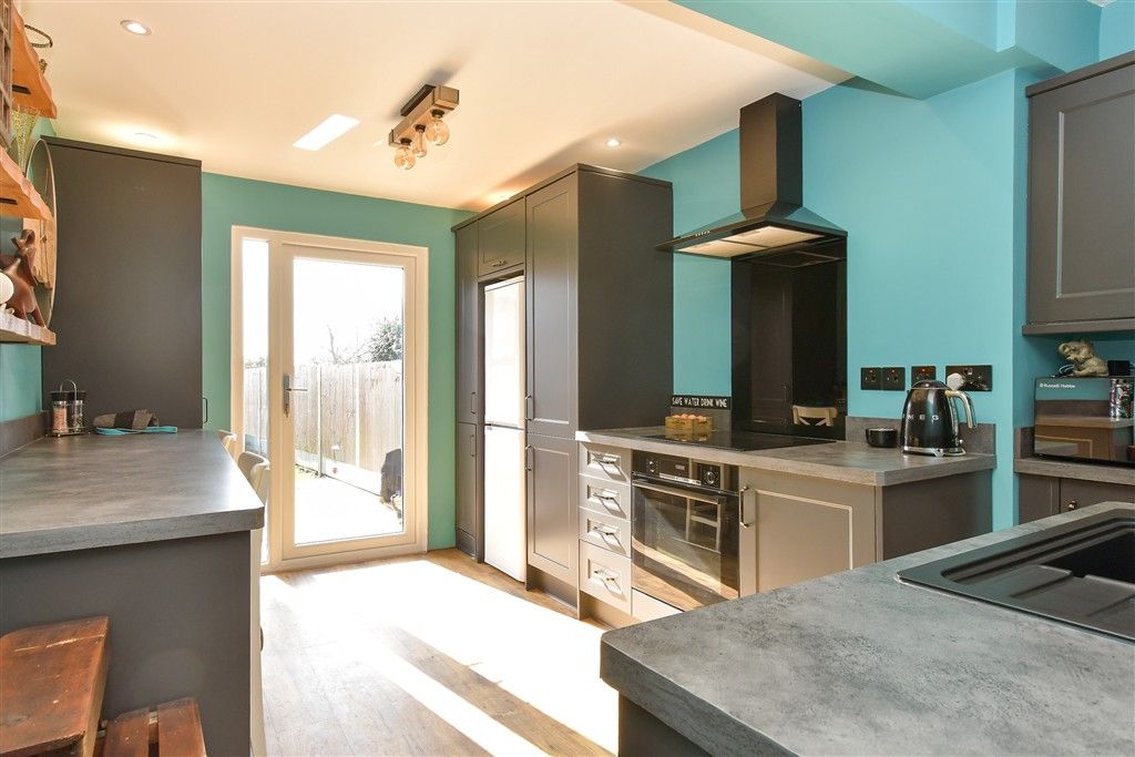 Property photo 1 of 10 Kitchen