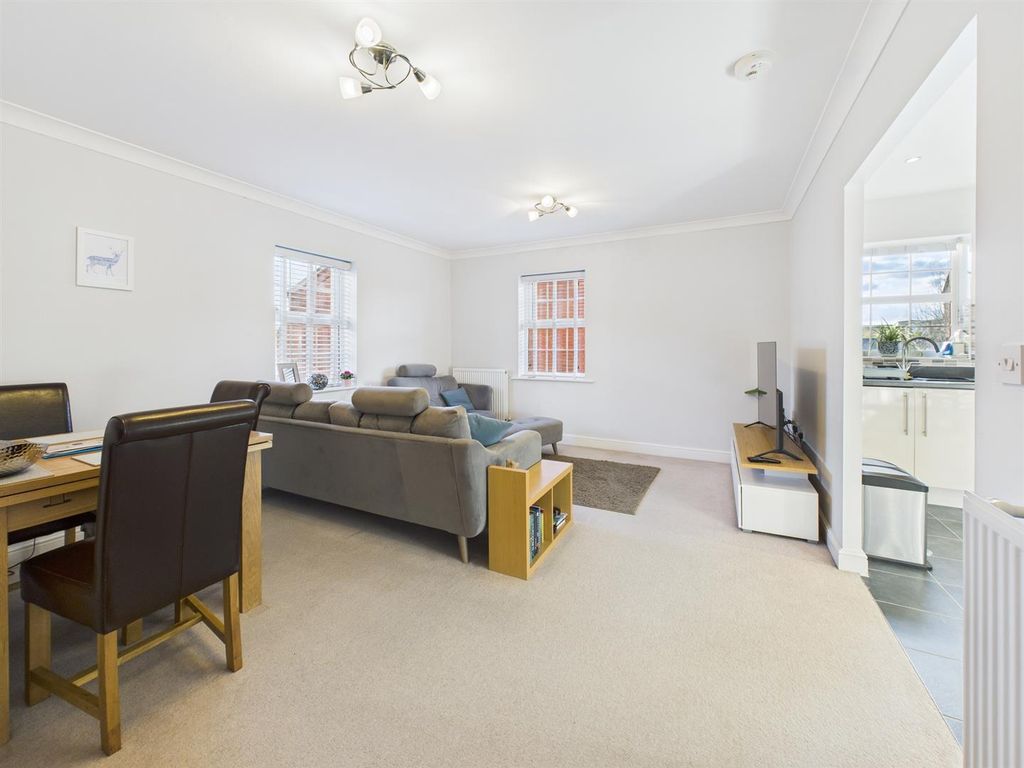 Property photo 3 of 9 Cam04907G0-Pr0150-Still004.Jpg