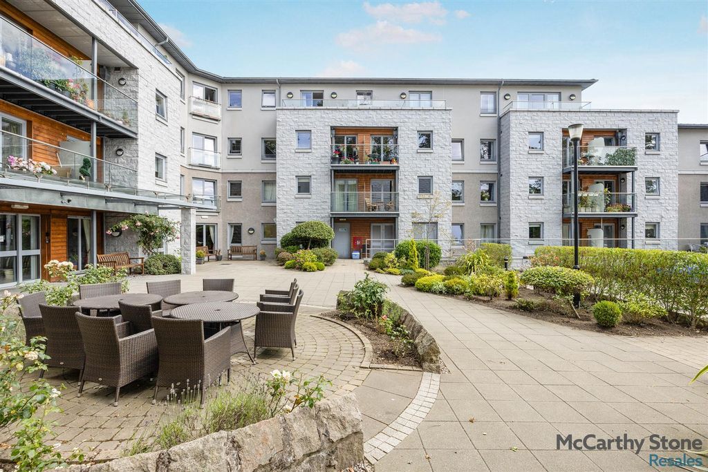 Property photo 1 of 23 Florencecourtyard.Jpg