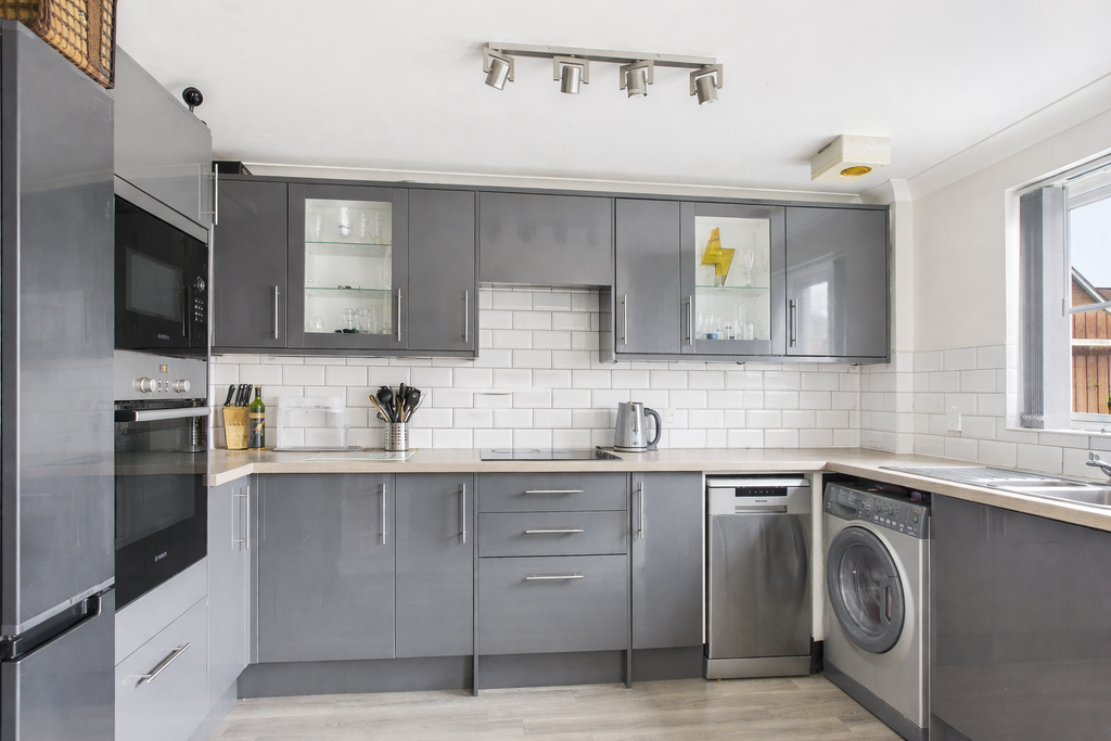 Property photo 3 of 20 Kitchen