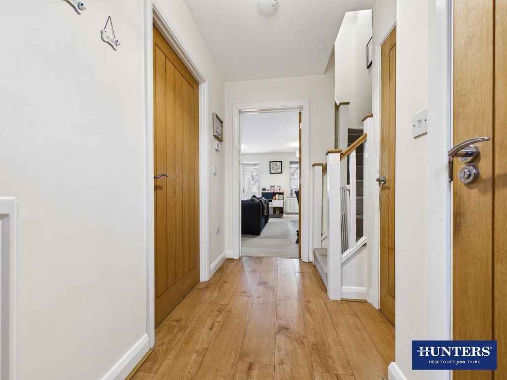 Property photo 2 of 19 Entrance Hall