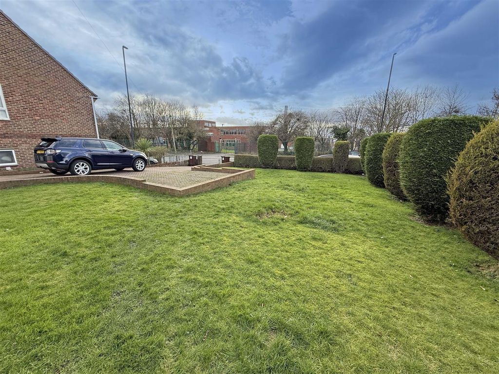 Property photo 2 of 13 Front Garden A2.Jpg