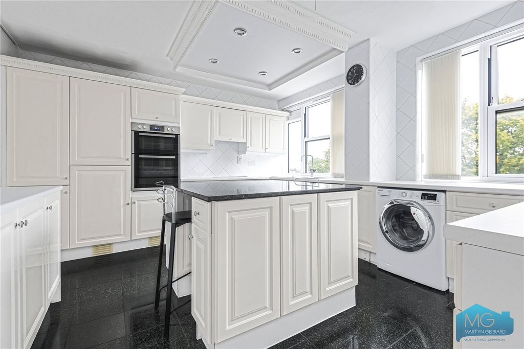 Property photo 3 of 35 Picture No. 17