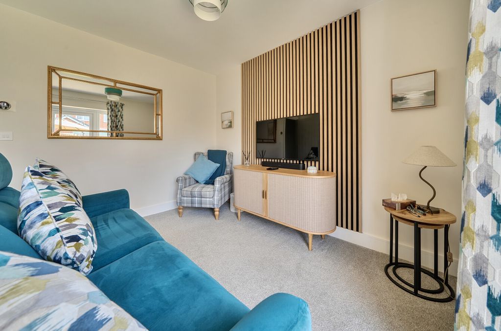 Property photo 2 of 20 1465579-12-6A106F...