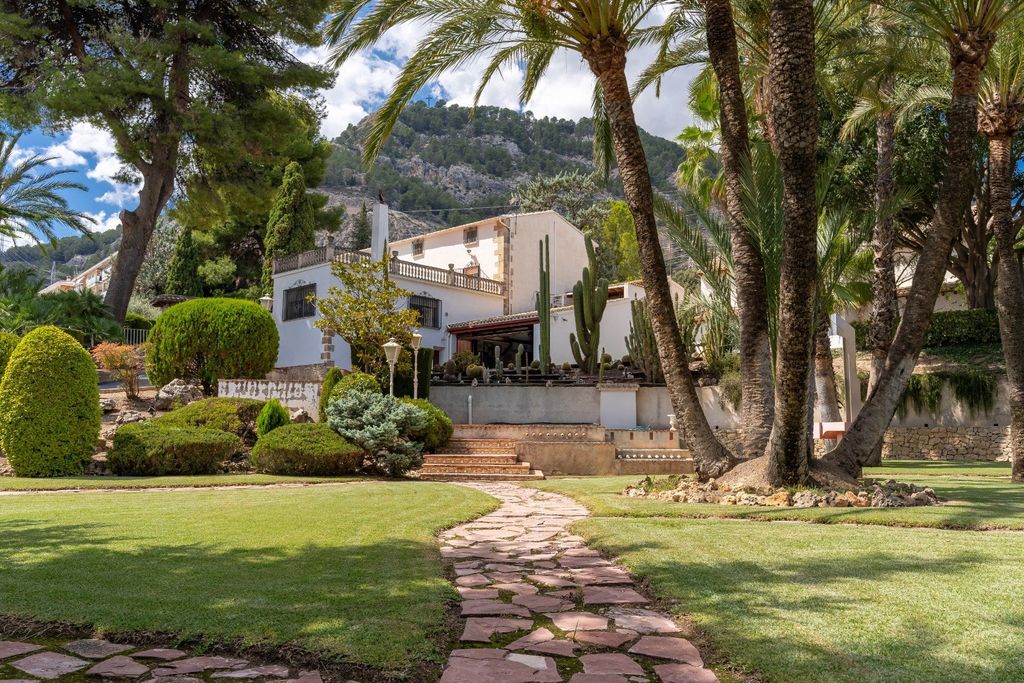 Property photo 1 of 50