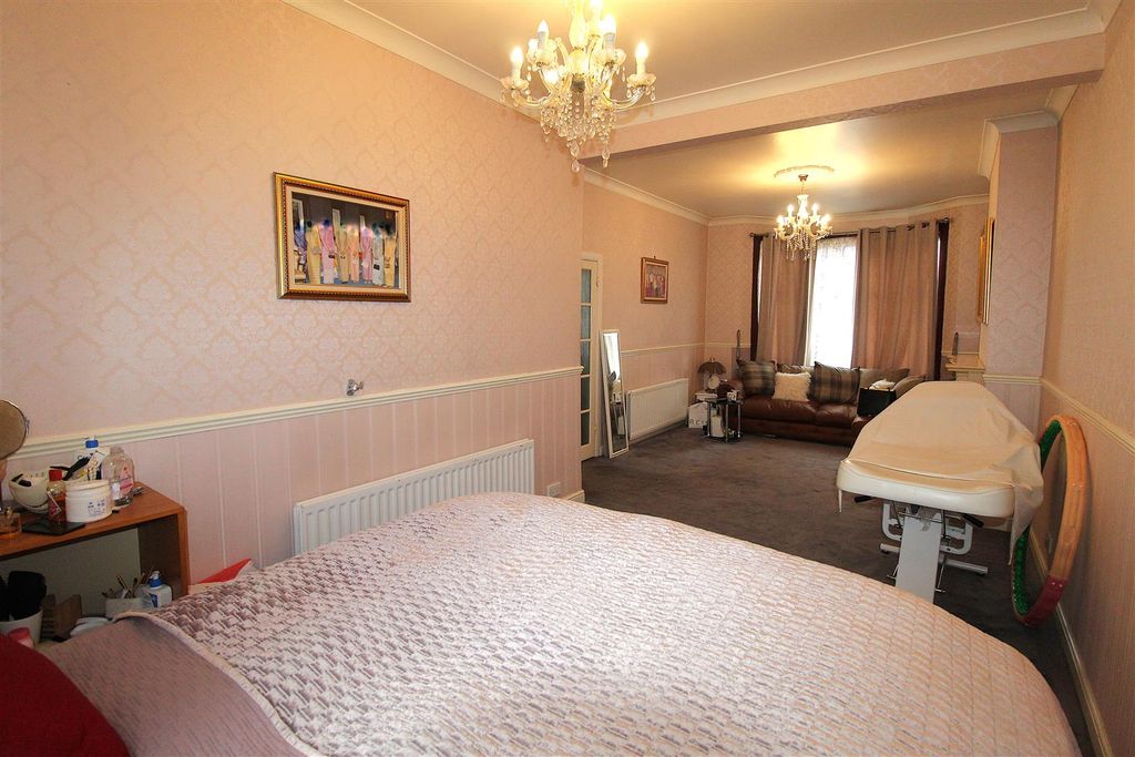 Property photo 3 of 10 Lounge 2.Jpg