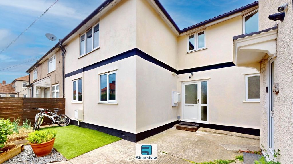 Property photo 1 of 32