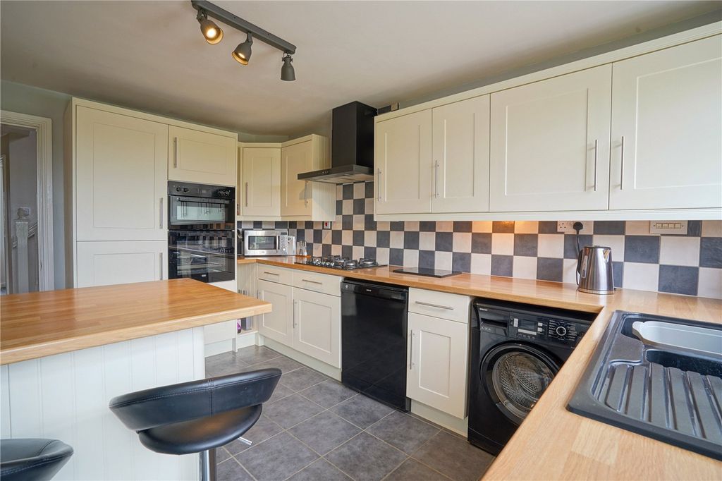 Property photo 3 of 16 Picture No. 11