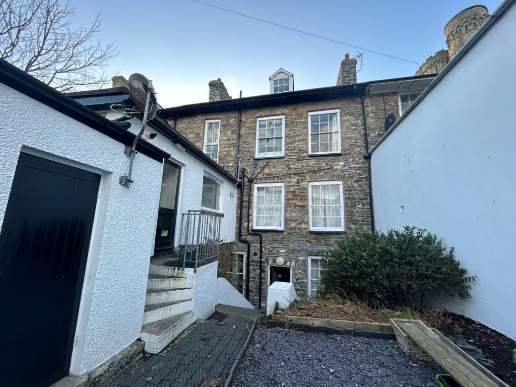 Property photo 1 of 10 8 Bed Student Property For Rent