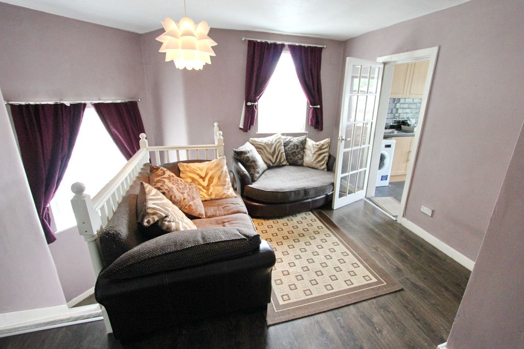 Property photo 1 of 5