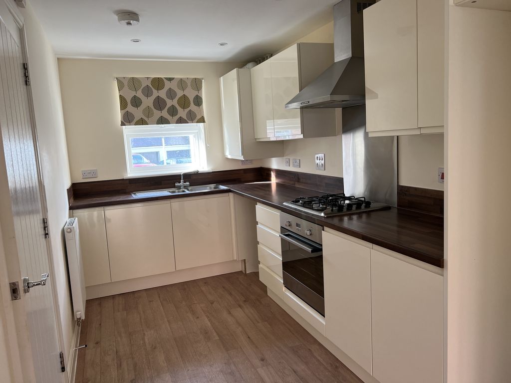 Property photo 2 of 11 Kitchen2