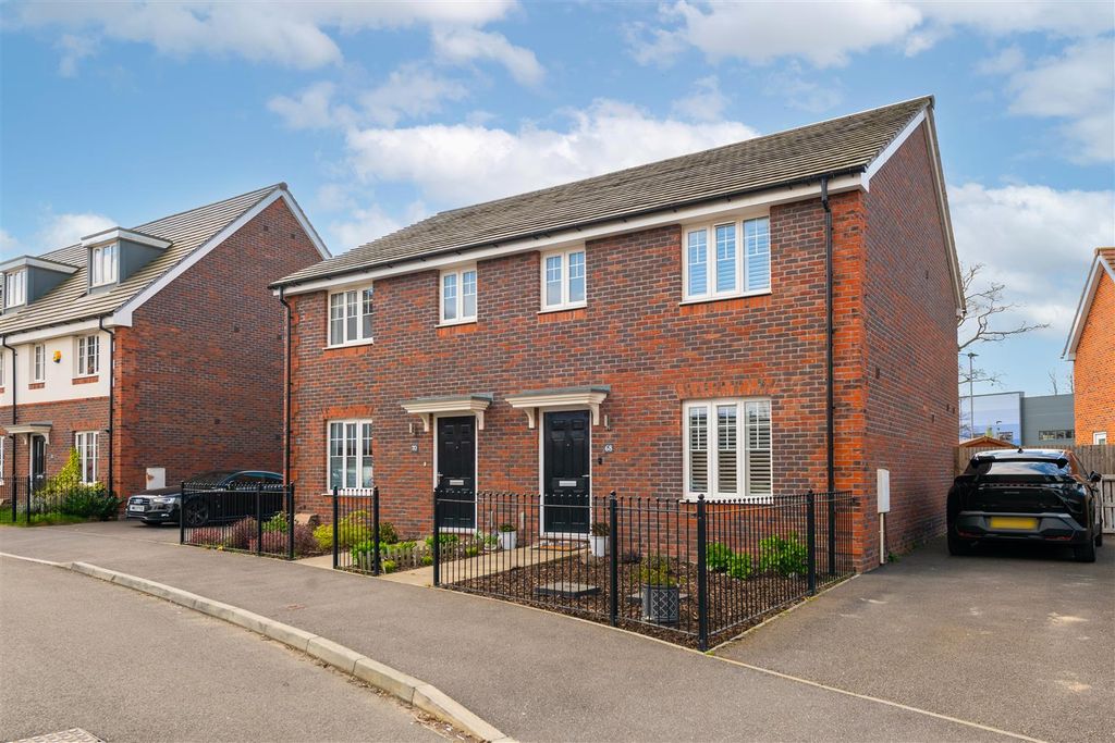 Property photo 1 of 17 68 Cornwall Avenue Externals-10.Jpg