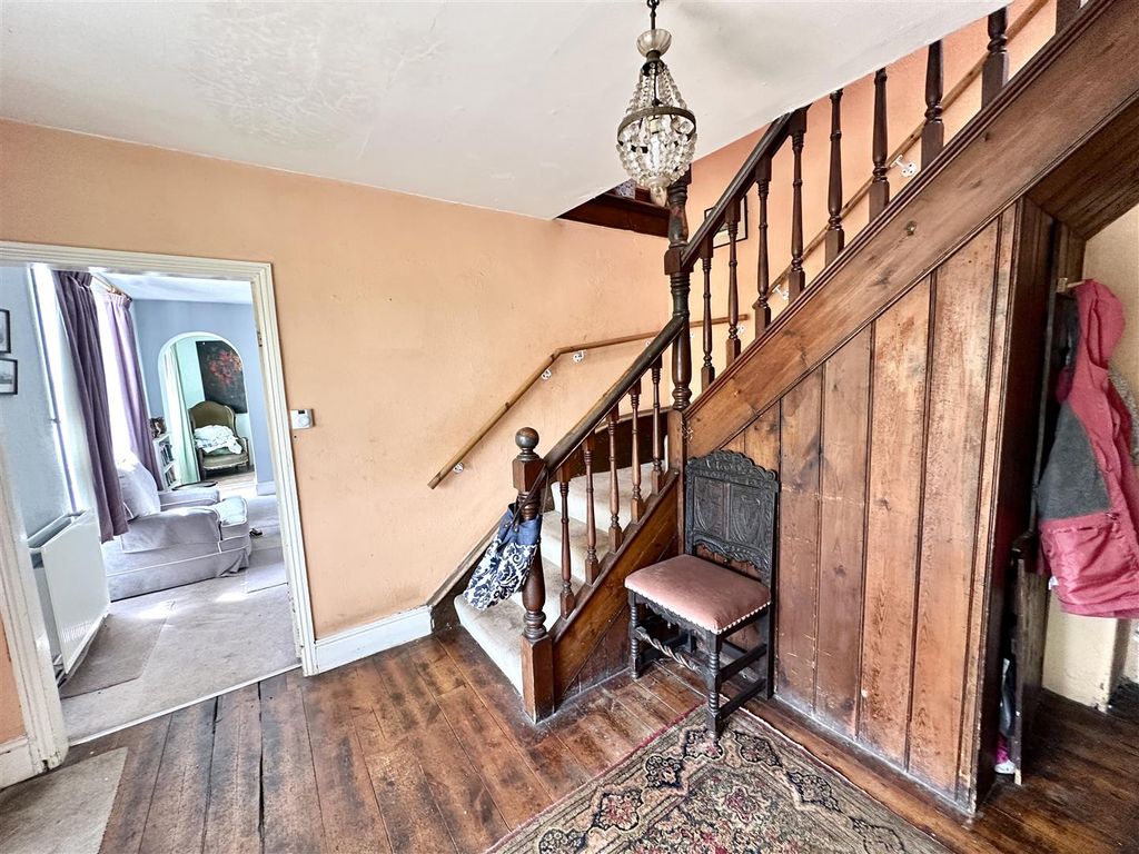 Property photo 3 of 19 Entrance Hall