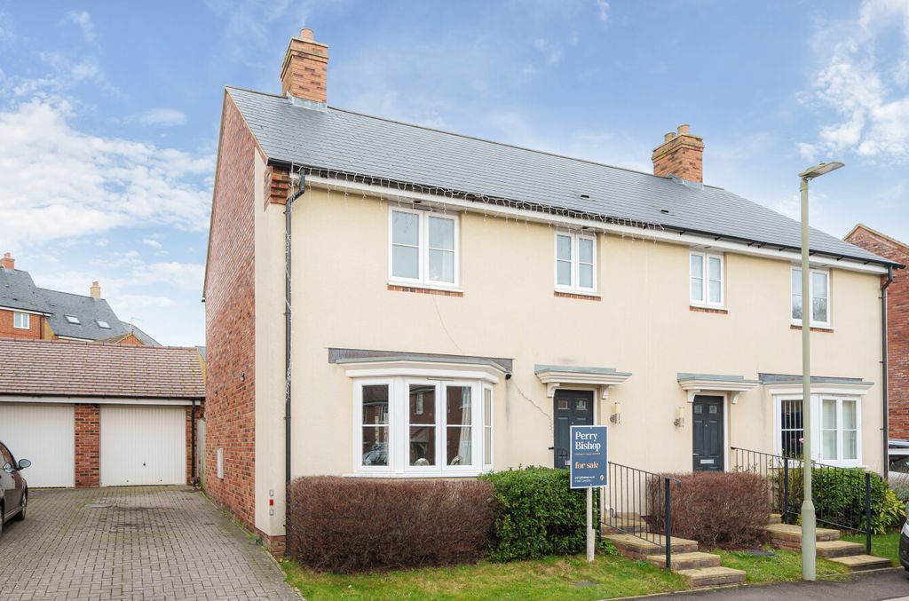 Property photo 1 of 12 Front And Parking